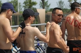 5月27日，一群来自上海自行车骑行社团的年轻人在街头发起“裸骑”行动，旨在向人们倡导环保、低碳出行的理念。