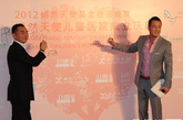 5月27日，由李亚鹏、王菲夫妇等创始人共同倡导发起的北京嫣然天使儿童医院终于落成，将于7月1日正式开业。当晚众明星嘉宾还齐聚一年一度的嫣然天使基金慈善晚宴，为儿童公益事业站台助力。图为歌手杨坤。