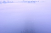 清晨一觉醒来，从这个视角看下去，日出是不是可以更加美好？近日，一群城市探险爱好者来到基辅的南大桥（Southern Bridge）顶部来等待最为震撼的黎明！
