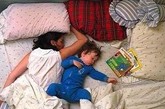 爆笑！父母和宝宝的雷人睡姿