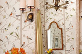 繁复的花纹带着或古典或清新的气息风靡今夏，卫浴空间也可以华丽张扬或纯净清爽。10款设计带你走进夏日的经典卫浴空间。