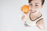 橘子皮开胃化痰

橘皮富含大量维生素C、胡萝卜素、蛋白质等多种营养素，能做出许多美味。橘皮粥芳香可口，还能治疗胸腹胀满或咳嗽痰多。

