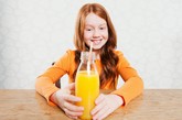 橙汁

　　加了糖的橙汁比汽水的热量还要高，糖分也比汽水多。推荐给宝宝吃原水果。

