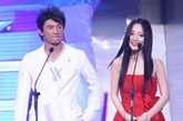 在许多颁奖典礼中，李小璐也会身着艳丽色彩现身，可爱与性感同时展现，粉丝追捧不止。
