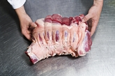 7、畜“三腺”不能吃：

猪、牛、羊等动物体上的甲状腺、肾上腺、病变淋巴腺是三种“生理性有害器官”。

