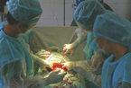 最新剖腹产手术全过程现场实拍(组图)