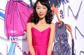 4月26日，Lanvin在北京举办时装秀。周冬雨做为嘉宾出席，身穿粉色吊带裙，娇俏可爱。