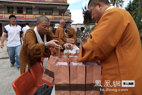 2010年8月 高原上的格桑花 重访德吉孤儿院