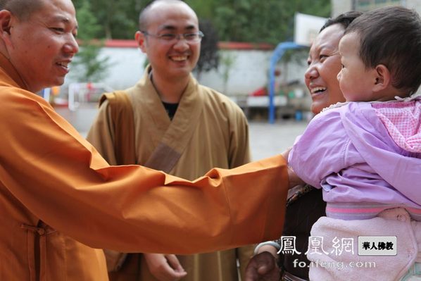 2010年8月 高原上的格桑花 重访德吉孤儿院