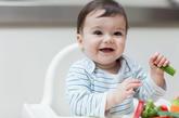 5、放慢进食速度

细嚼慢咽有助于孩子细细品味食物，并提高对饥饿的忍耐性和食欲敏感性，找到吃饭的自然停止点，避免饮食过量。还可以用游戏的方式，如我们比一比谁咀嚼的时间更长，来培养宝宝细嚼慢咽的习惯。


