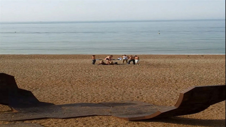 女在海滩公然<em>做爱</em>引围观