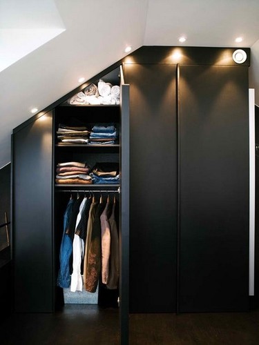 梯形衣柜酷炫升级 简约黑白绿打造创意公寓 