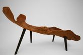 土耳其伊斯坦布尔的设计师Gursan Ergil，他的新作品，用的材料是几百年的木头，制成了木质家具。（实习编辑 谢微霄）