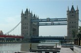 苏州，仿建的伦敦塔桥