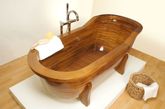 木头制作家具一直可以当作是原生态，贵族一点的家具，而木制的浴缸更是比较少见了，突然想起我们看到的一些古装电视或者电影里古人用的都是木头做的浴缸，如果你也喜欢木制浴缸，可以参考一下下面的8个豪华的创意木制浴缸。（实习编辑 谢微霄）