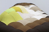 Soft Wild Sofa 是法国设计师 Benjamin Graindorge 的一款非常优雅的家具设计作品。沙发不平的表面很有连绵起伏的山峰的感觉，棕色的土壤、青翠的林木还有白雪皑皑的山顶壮美极了。据设计师介绍它不能向用户保证沙发的每个角度都很舒服但是通过调整姿势和角度总能够提供给你最佳的状态。（实习编辑 谢微霄）