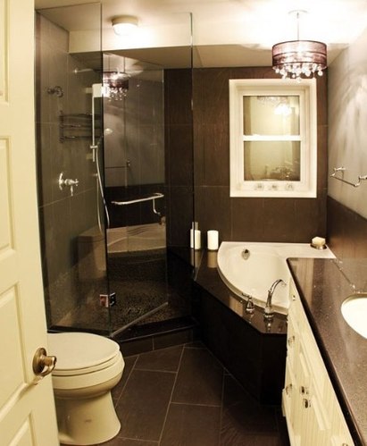 瓷砖巧妙拼接 小浴室也有大气装饰感