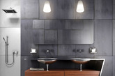 这间卫浴间是由意大利公司Componedo设计出来的，高质量的不锈钢配上木质材料将整间浴室体现出一种刚柔并济的美。简单的物品的摆设体现出简约的风格，巧妙的颜色搭配配上柔和的线条，让整间浴室看起来是那么的时尚。(实习编辑万琦)