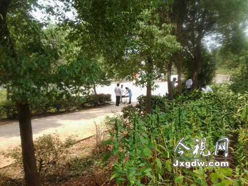 24�����磬��λ���½��ص��ϲ��й����ַ�ҽ���أ��������ڶ�����Ů������ʬ�졣�����������ֳ�������ʬ�����ڽ����С��������ڵ�һʱ�䱨��ʬ������ͼΪʬ���ֳ���&hellip;