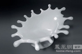 椅子是家居生活中一件很平常的家具，大部分人都不会给多大的注意。但是如果你希望得到一张原创的椅子，或者具有更多功能性，我们也能为满足大家。今天为大家带来的是一组创意椅子系列。如果你的空间狭小，你或许需要一张多功能的折叠椅；如果你怕冷，一张附带毛毯的椅子或许是你的第一选择；喜好新奇特的，试试奇异造型的椅子吧。这里都能满足你的需求。（凤凰家居编译）