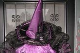 传闻希腊依洛西斯城邦的祭司们身穿紫色长袍，这表明紫色同灵性之间的联系很早就被确立。基督教中，紫色代表耶稣受难，复活节前一周很多家庭也会大量使用紫色作为装饰色。时入十月，万圣节将至，无论是信仰基督教的你，还是喜欢洋节的你，都不妨在家中添点紫色物件。引人注目的紫，酷炫高傲的紫，难道你还可以不为之心动吗？赶紧头脑风暴出酷炫的紫色创意，酷炫属于你的万圣节派对吧！（实习编辑张怡）