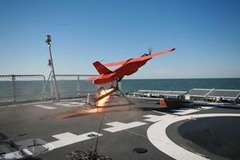 北海舰队实弹演练 无人机舰上起飞