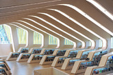 来自挪威的vennesla文化中心和图书馆很有气势啊，一个多层次的公共设施，由26对木材结构肋骨组成，让你在感受文化服务的同时也感到无比的亲切。（实习编辑：李黎星）
