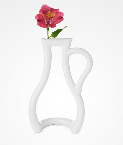 装点空间怎能少了花花草草 看创意花瓶如何费力卖萌