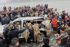 越野车“涉水过河” 被淹 2死1失踪