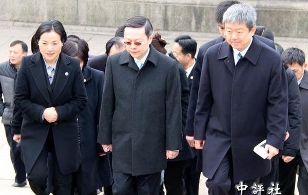 Hasil carian imej untuk 陆委员会主任委员王郁琦率访问团以鲜花之仪致祭于国父中山先生之陵曰