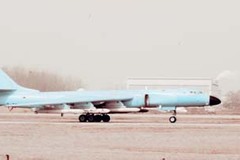 轰-6K挂6枚KD-20空射巡航导弹