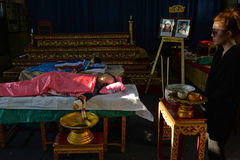 泰国一对姐弟的告别仪式