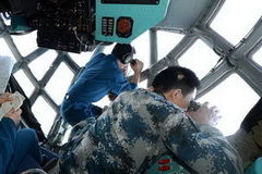 中国空军在失联海域扫描式搜寻