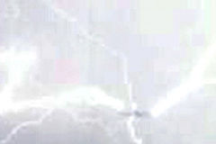 客机遭闪电袭击瞬间