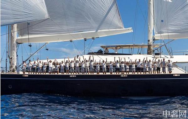 意大利当地时间9月1日，第五届Perini Navi杯游艇风帆赛在意大利撒丁岛（Sardinia）北部的度假胜地切尔沃港(Porto Cervo)落下帷幕，本届赛事吸引15艘超级游艇参与赛事，更有世界级选手参与赛事，令比赛更加精彩纷呈。
