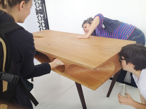 给爱猫一个肆意玩乐的空间 设计师阮昊创作的木头猫桌