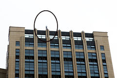 男子欲跳楼围观者拍照不报警