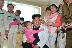 金正恩携李雪主视察