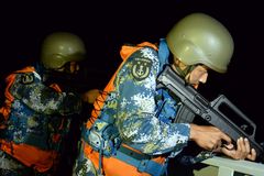 中俄演练锚地防御 抓捕蛙人