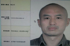 招远杀人案嫌犯光头男照片