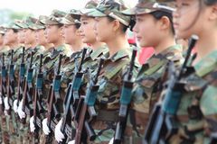 中国首支高校女子仪仗队亮相