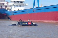 越南“南沙01”号小型潜艇海试