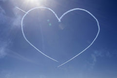 红箭飞行队秀一箭穿心