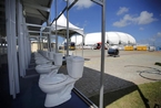 巴西世界杯球场现“无墙卫生间” 仅安装座便器
