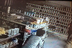 陕西官员夫妇资产上亿 打砸门店逼租