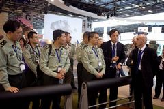 解放军高级将领现身欧洲防务展
