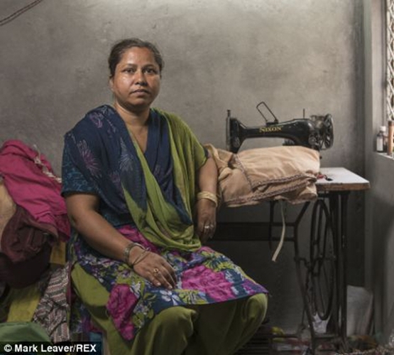 英摄影师揭秘印度贫民窟艺人街 2800户均为街头艺人