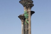 “大钉子”：这是北京奥林匹克公园瞭望塔正在建设时候的照片。瞭望塔由五个高低不等的独立塔构成，其中一号塔最高为244.35米。因其外形像五颗“大钉子”遭网友调侃。