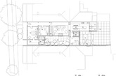 澳大利亚工作室Studio Four 完成的一个住宅改造项目，位于墨尔本的阿尔弗雷德街。设计师对这座建成于维多利亚时代的住宅进行了翻新和扩建，使其适应一个不断增长的家庭的需要。设计师通过对空间的重新规划，解决了原本存在的空间功能模糊和私密空间与公共空间混淆的情况。室内以白色墙壁和美国橡木家具为主色调，通过二者明快的色调，解决采光不足的问题，同时塑造出简约舒适的居住风格。（实习编辑：石君兰）