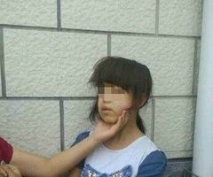 初中女生被扒光上衣遭群殴